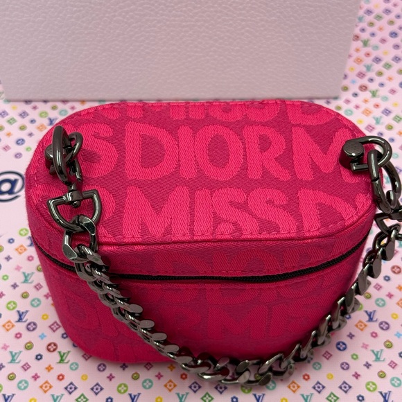 💖🔥 Rare Dior Beauty Mini Bag – Glow Up Edition 🔥💖 - Picture 4 of 10